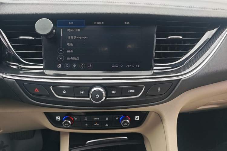 Used Buick Regal 2020 552T Elite Edition Audio And AC Panel