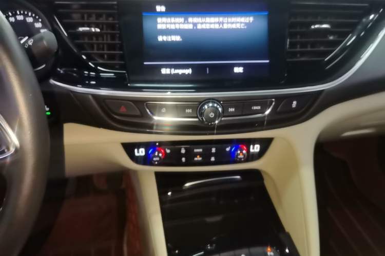 Used Buick Regal 2020 552T Elite Edition Audio And AC Panel
