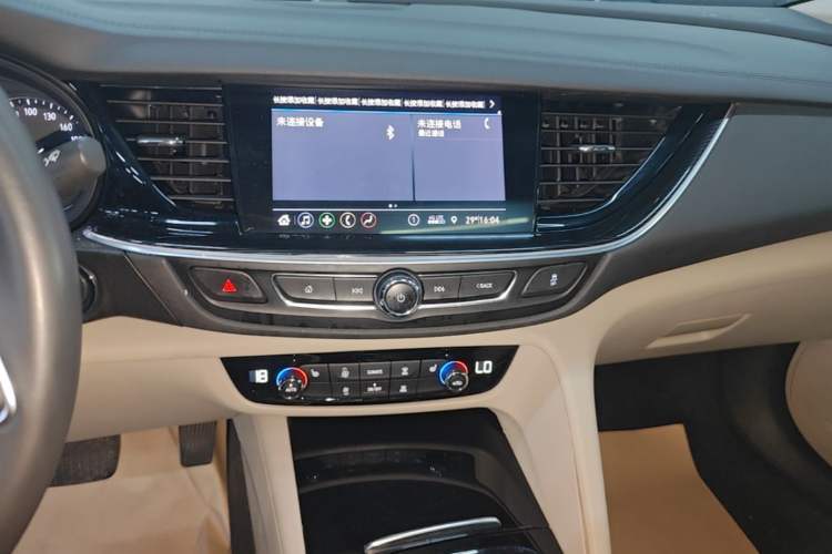 Used Buick Regal 2020 552T Elite Edition Audio And AC Panel