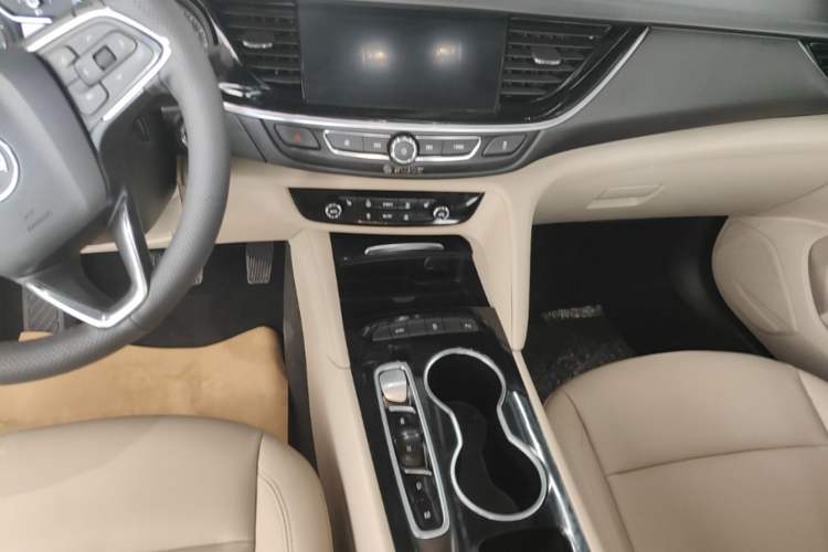 Used Buick Regal 2020 552T Elite Edition Audio And AC Panel