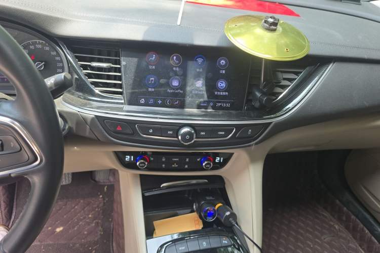 Used Buick Regal 2020 552T Elite Edition Audio And AC Panel