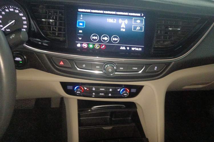 Used Buick Regal 2020 552T Elite Edition Audio And AC Panel
