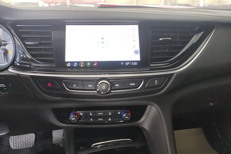 Used Buick Regal 2020 552T Luxury Version Audio And AC Panel