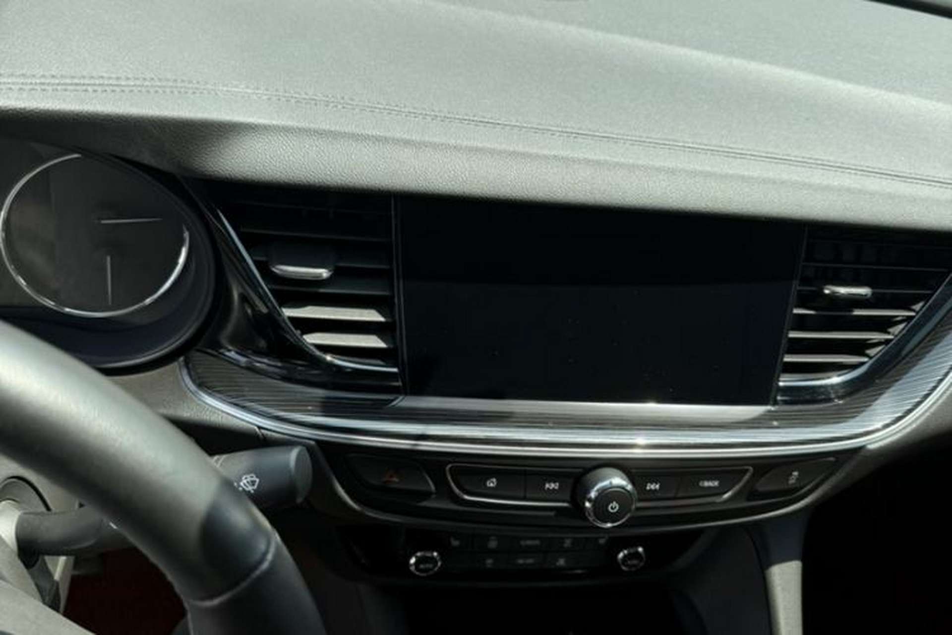 Used Buick Regal 2020 552T Luxury Version Audio And AC Panel