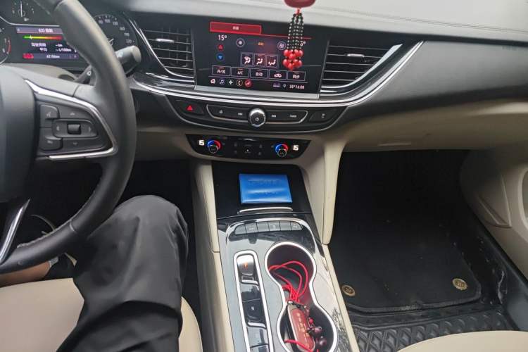 Used Buick Regal 2020 552T Elite Edition Audio And AC Panel