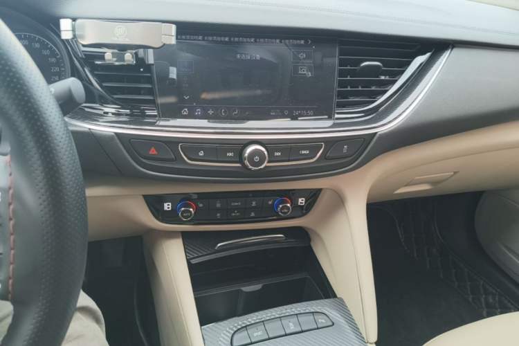 Used Buick Regal 2020 552T Elite Edition Audio And AC Panel