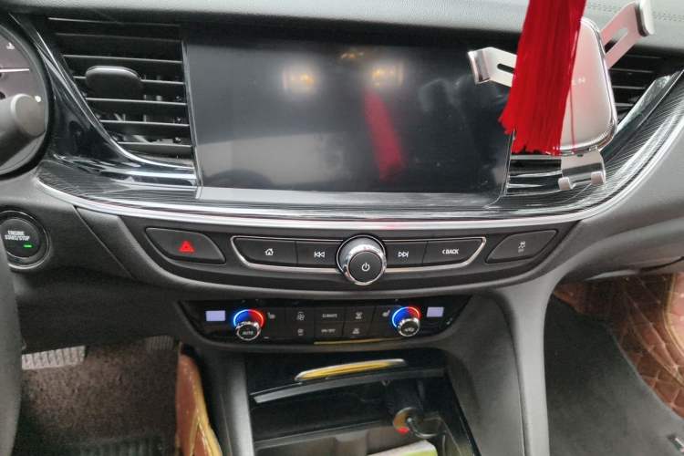 Used Buick Regal 2020 552T Luxury Version Audio And AC Panel