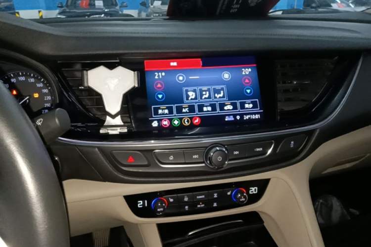 Used Buick Regal 2020 552T Elite Edition Audio And AC Panel