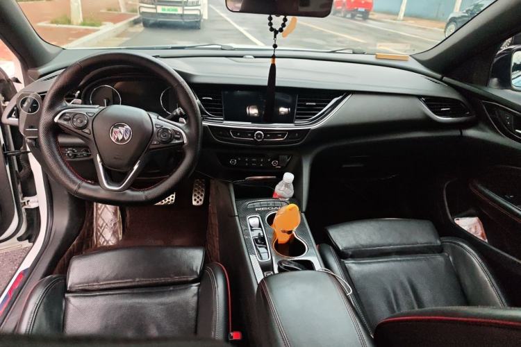 Used Buick Regal 2020 GS 28T Elite Model Center Console