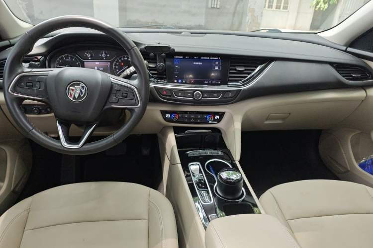 Used Buick Regal 2020 552T Elite Edition Center Console