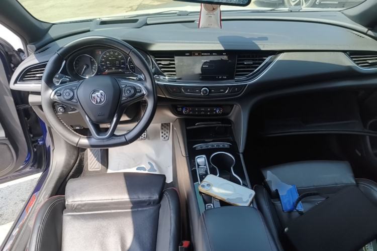 Used Buick Regal 2020 GS 28T Prestige Model Center Console