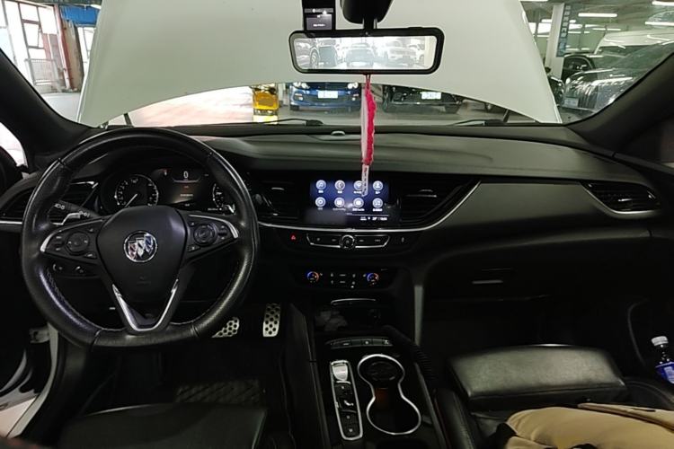Used Buick Regal 2020 GS 28T Elite Model Center Console