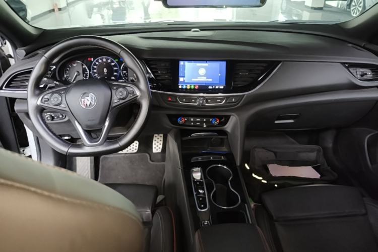 Used Buick Regal 2020 GS 28T Elite Model Center Console