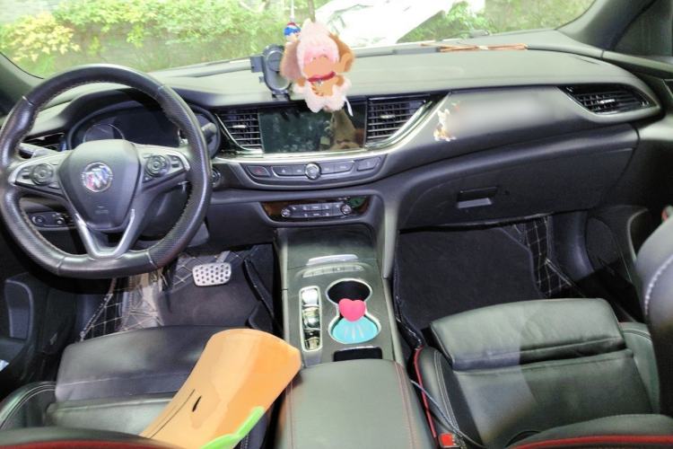 Used Buick Regal 2020 GS 28T Elite Model Center Console