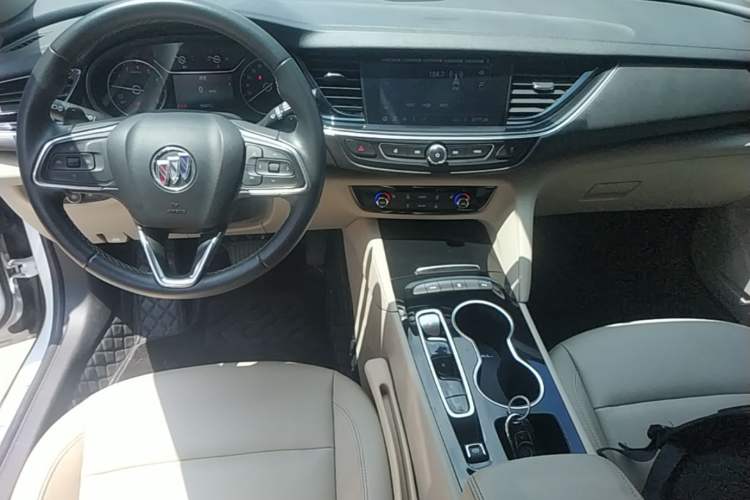 Used Buick Regal 2020 652T Elite Edition Center Console