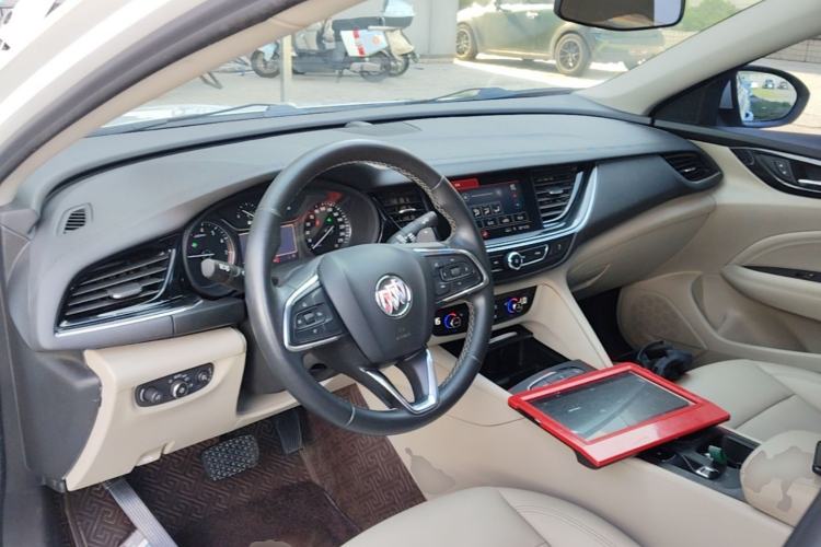 Used Buick Regal 2020 552T Elite Edition Center Console