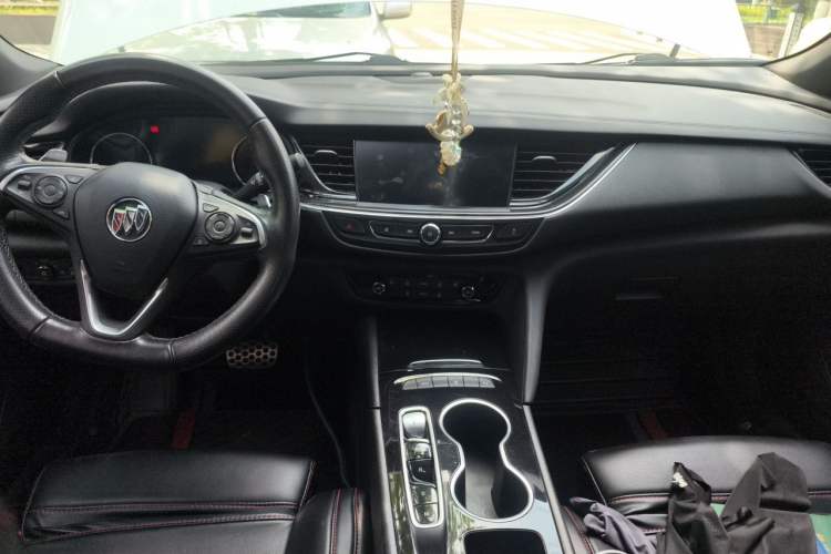 Used Buick Regal 2020 GS 28T Elite Model Center Console