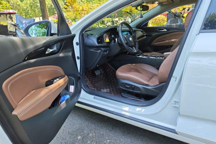 Used Buick Regal 2020 552T Luxury Version Driver Seat