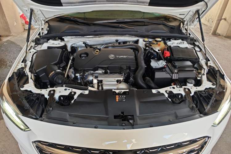 Used Buick Regal 2020 552T Elite Edition Engine Bay