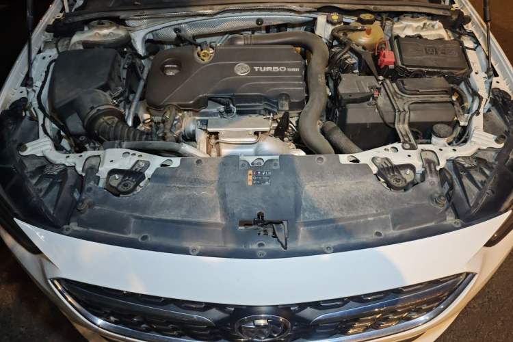 Used Buick Regal 2020 552T Luxury Version Engine Bay
