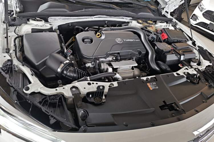 Used Buick Regal 2020 552T Luxury Version Engine Bay
