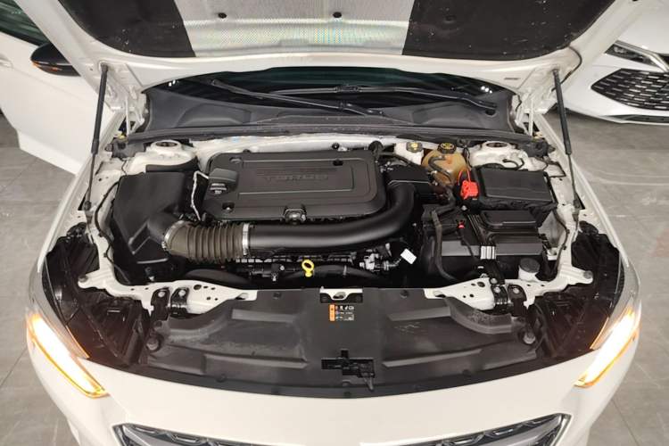 Used Buick Regal 2020 GS 28T Elite Model Engine Bay