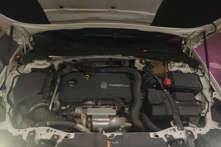 Used Buick Regal 2020 552T Elite Edition Engine Bay