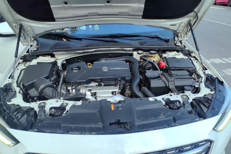Used Buick Regal 2020 552T Luxury Version Engine Bay