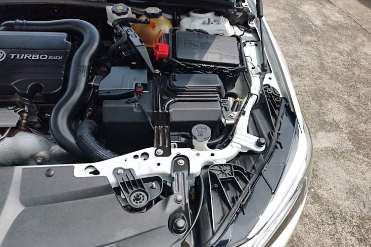 Used Buick Regal 2020 552T Luxury Version Engine Bay Left