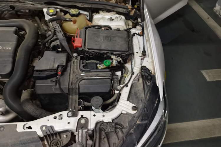 Used Buick Regal 2020 552T Luxury Version Engine Bay Left