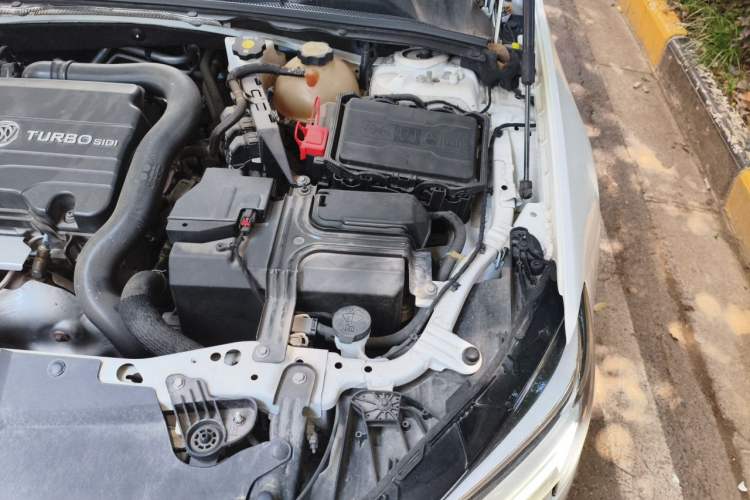 Used Buick Regal 2020 552T Luxury Version Engine Bay Left