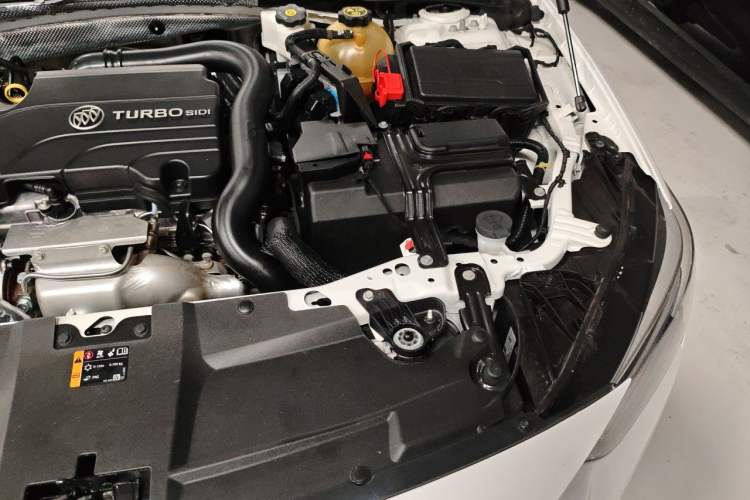 Used Buick Regal 2020 552T Elite Edition Engine Bay Left