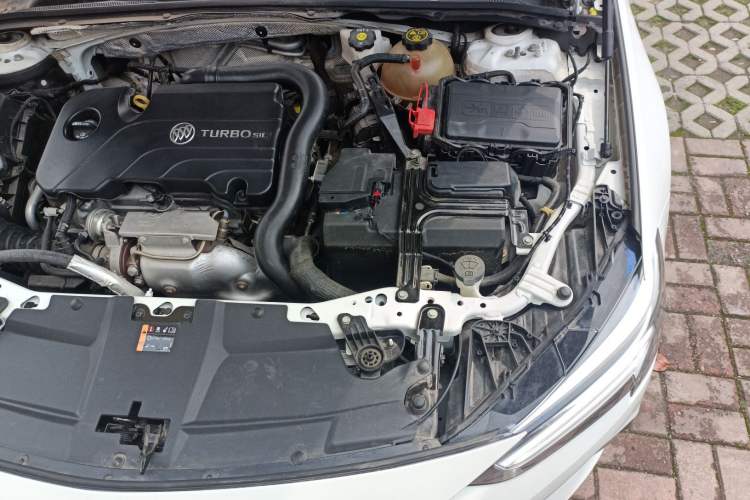 Used Buick Regal 2020 552T Luxury Version Engine Bay Left