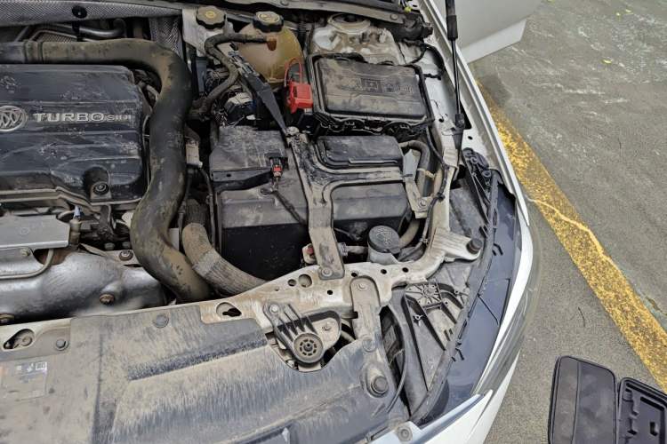 Used Buick Regal 2020 552T Luxury Version Engine Bay Left