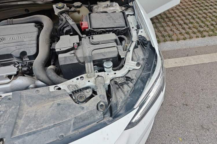 Used Buick Regal 2020 552T Elite Edition Engine Bay Left