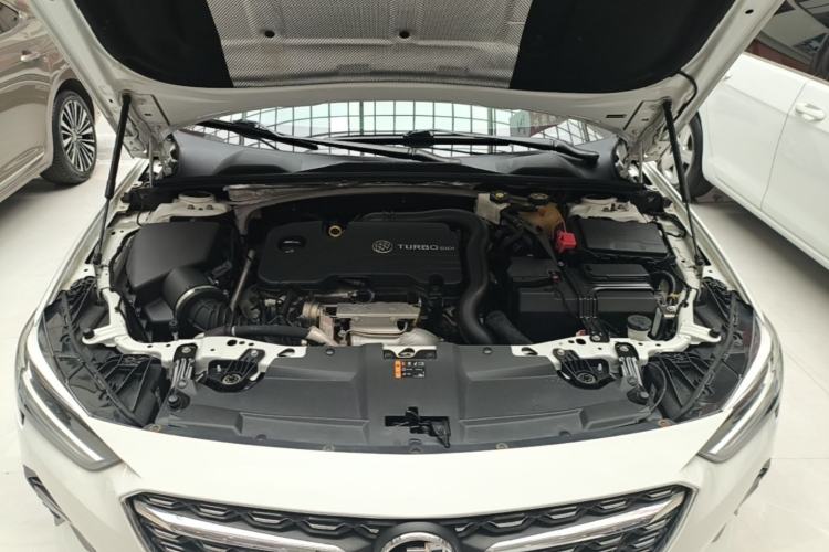 Used Buick Regal 2020 552T Luxury Version Engine Bay
