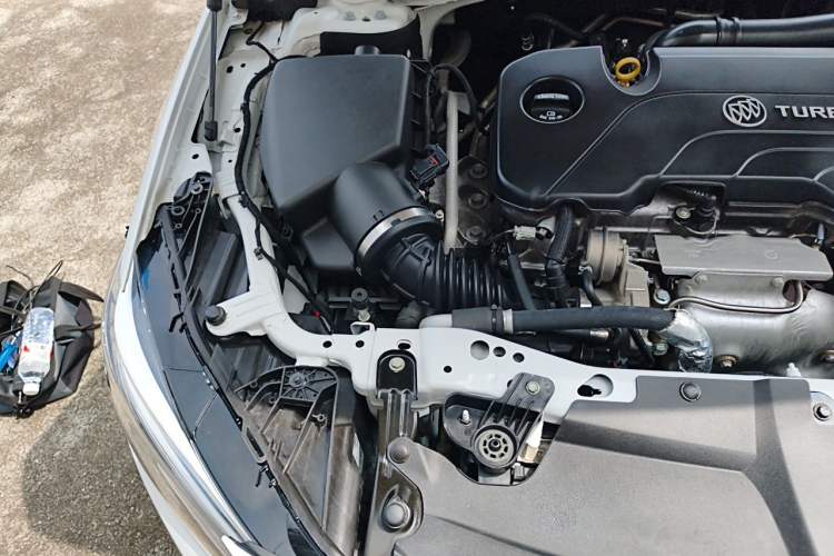 Used Buick Regal 2020 552T Luxury Version Engine Bay Right