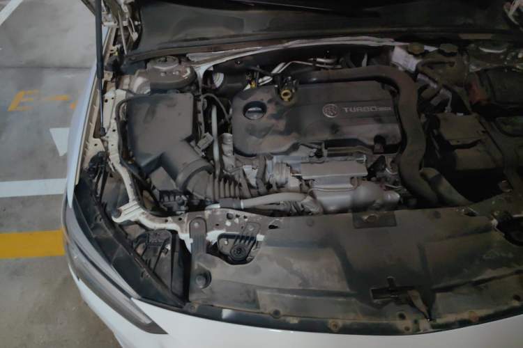 Used Buick Regal 2020 552T Luxury Version Engine Bay Right