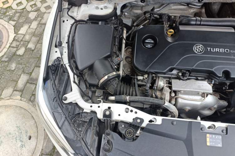 Used Buick Regal 2020 552T Luxury Version Engine Bay Right
