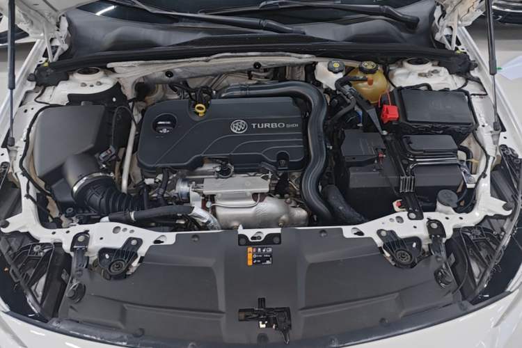 Used Buick Regal 2020 552T Elite Edition Engine Bay