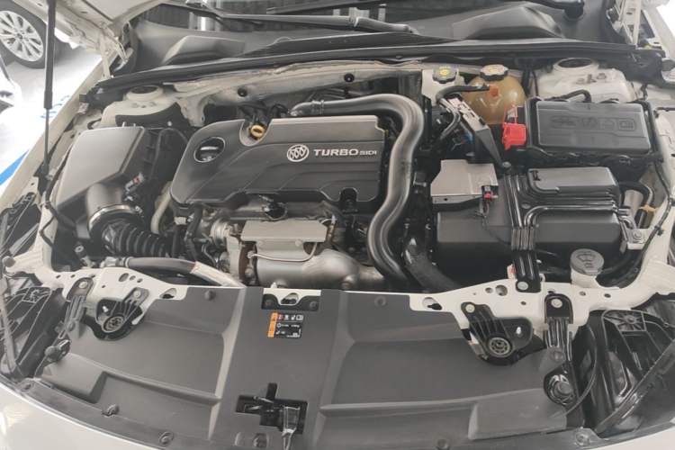 Used Buick Regal 2020 552T Elite Edition Engine Bay