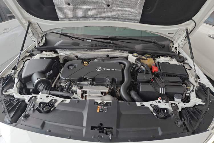 Used Buick Regal 2020 552T Elite Edition Engine Bay