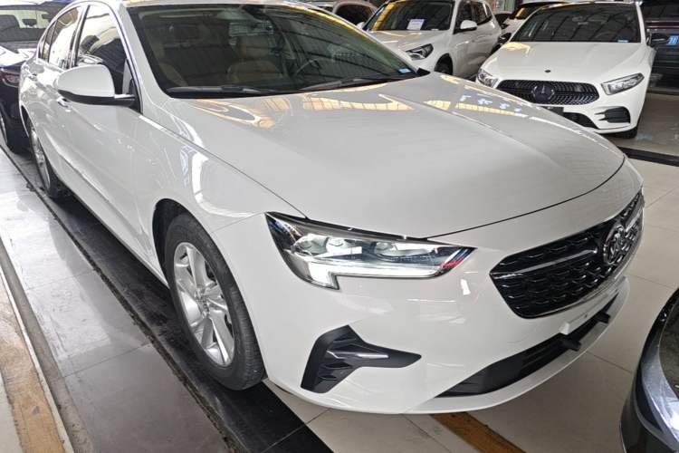 Used Buick Regal 2020 552T Luxury Version Front Right 45 Deg