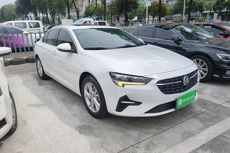 Used Buick Regal 2020 552T Luxury Version Front Right 45 Deg