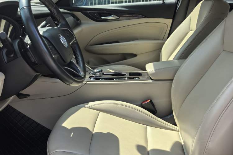 Used Buick Regal 2020 552T Elite Edition Interior 4