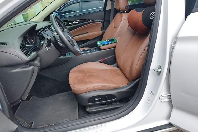 Used Buick Regal 2020 552T Luxury Version Left Front Seat