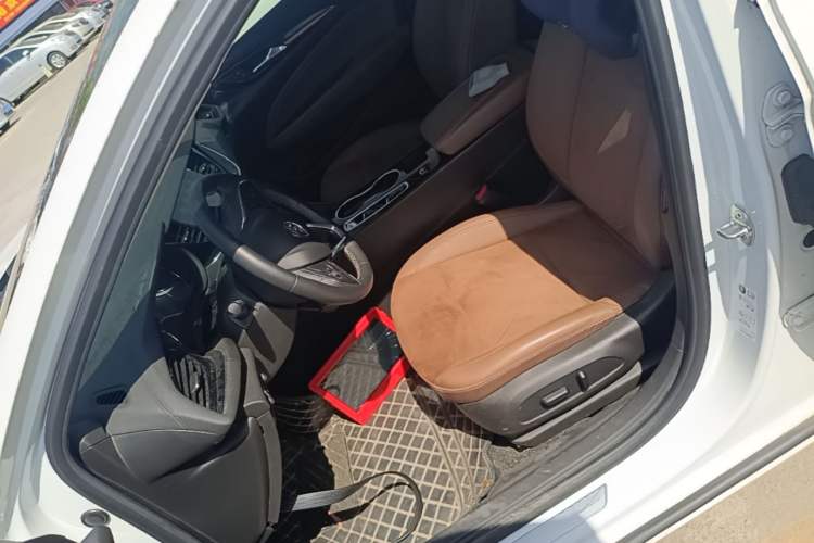 Used Buick Regal 2020 552T Luxury Version Left Front Seat