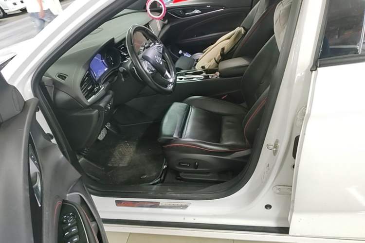 Used Buick Regal 2020 GS 28T Elite Model Left Front Seat