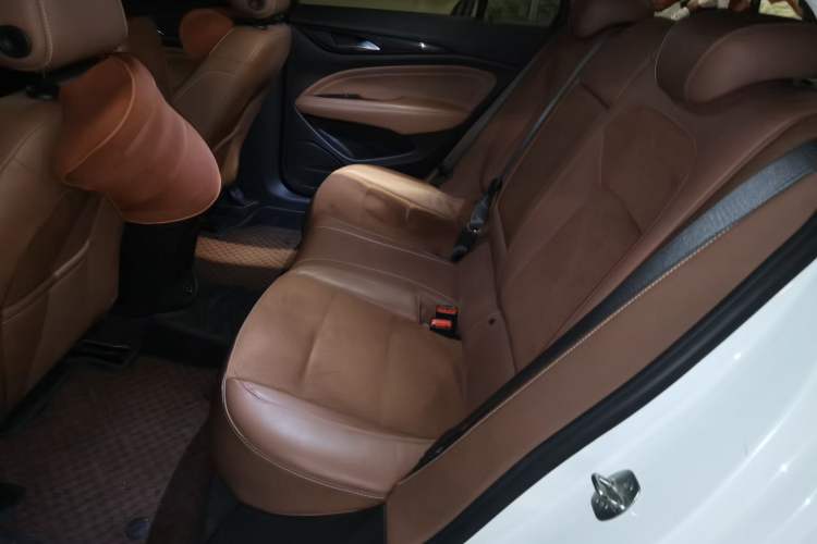 Used Buick Regal 2020 552T Luxury Version Left Rear Seat