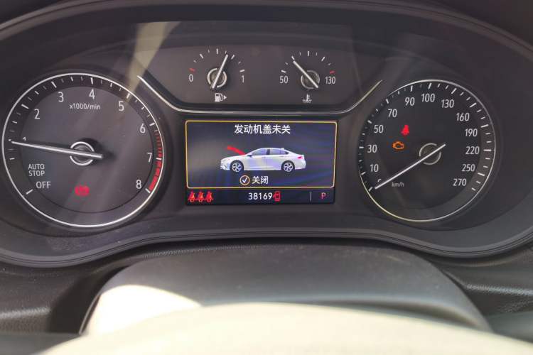 Used Buick Regal 2020 552T Elite Edition Odometer Close Up